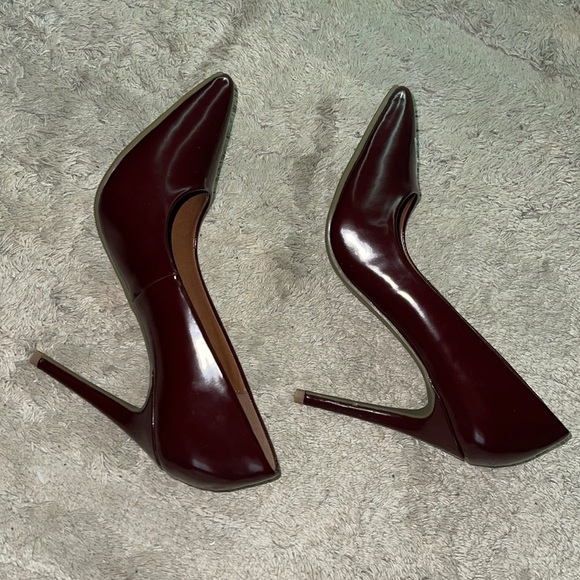 Red pumps - Picture 4 of 5